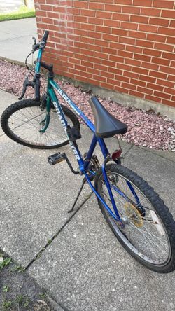 Roadmaster Ultra Terrain Mountain Bike - 18 Speed