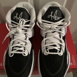 Kyrie Infinity TB White&Black Size 11 New