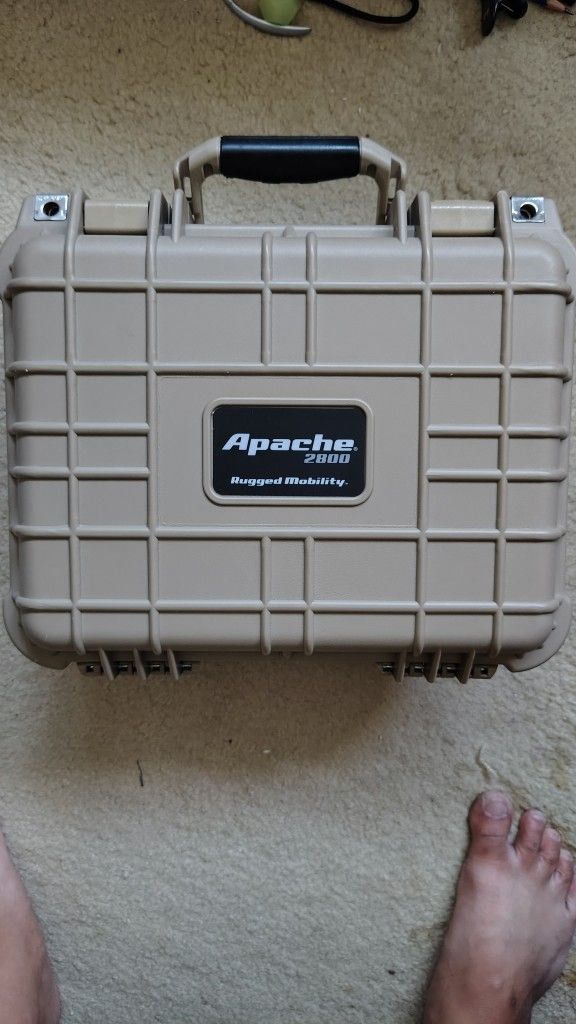 APACHE 2800 Weatherproof Protective Case, Medium