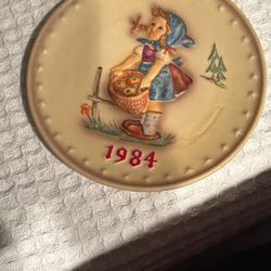 M J Hummel Plate
