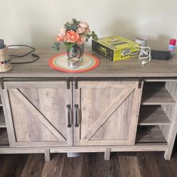 Rustic Barn Door Entertainment Stent 