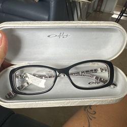 ✨ Oakley Original Eyeglasses- black & white