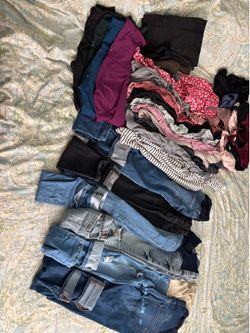 ✨ 62-Piece Maternity Clothes Bundle – Mostly Small ✨