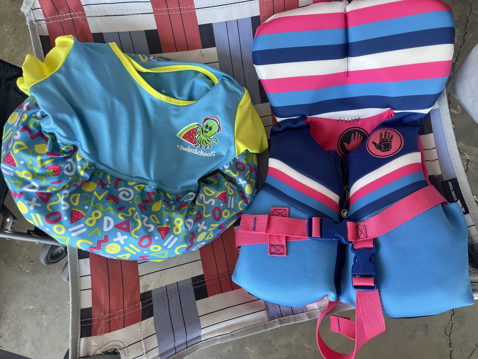 Kids life vests 