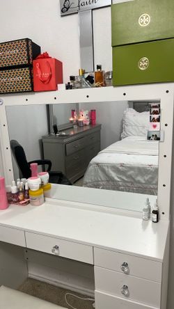 makeup vanity
