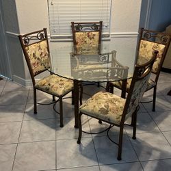 Table set with 3 bar Stools for SALE