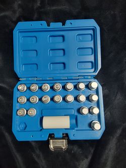 Tire lock socket set for European cars.. BMW, etc.... New but missing 1...