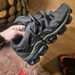 Airmax vapors size 10 .5 and 11