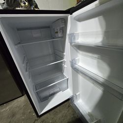 Vassani small fridge