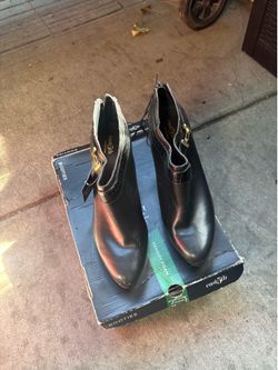 Ladies shoes 10M size