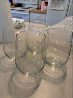 4 wine glasses