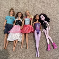Barbies+extra Clothing 