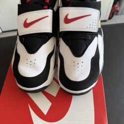 Nike Diamond Turf (NEW) Size 11