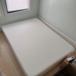 Like New Memory Foam Queen Size Mattress 8 Inches Thick In Bag