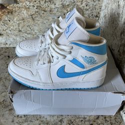 Air Jordan 1 Mid UNC White/Carolina Blue Powder Blue BQ6472 114 Women’s Size 8