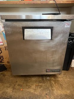 Undercounter refrigerator