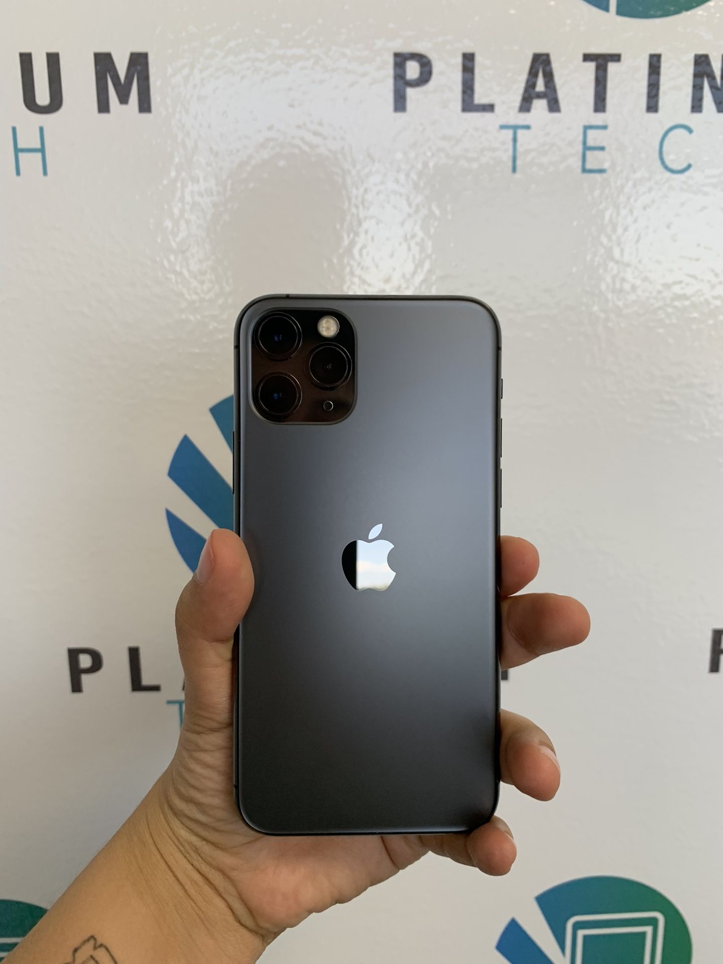 ☑️📱 iPhone 11 Pro 64 GB Unlocked BH95% 🔋 Case And Headphones For Free ☑️👌🏻