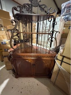 Natural Wood Corner Cabinet, Brend - Ethan Allen . 2 cabinets. price for 1 cabinet