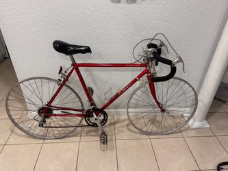Vintage univega road bicycle . Need a tires .