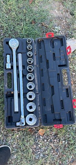 Large Drive Socket Set with Ratchet
