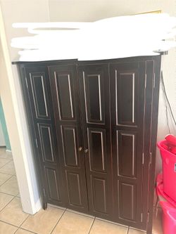 Storage cabinet