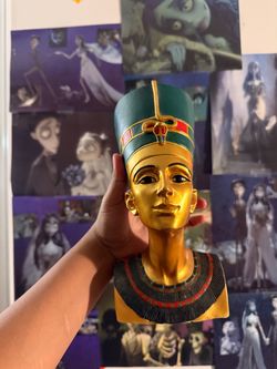 Queen Nefertiti Decorative Bust