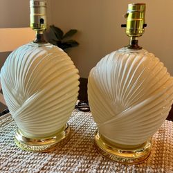 Art deco Vintage Cream Shell Table Lamp Set