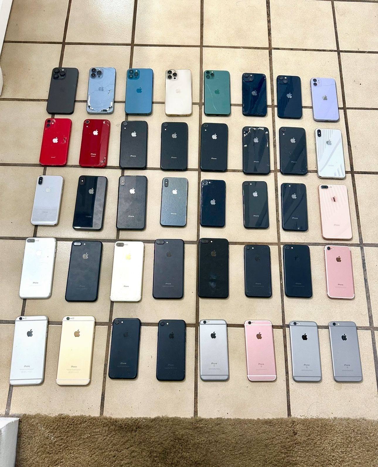 FIRM PRICE - Huge Lot of 40 iPhones For Parts (READ DESCRIPTION)