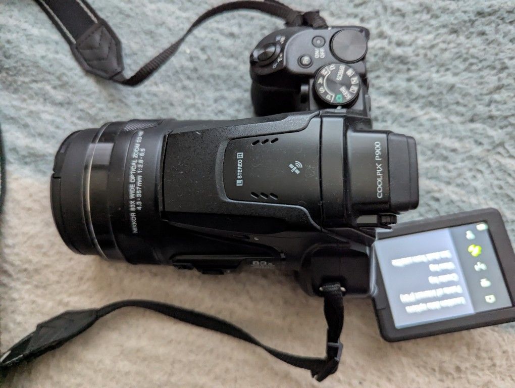 Nikon P900 83x Superzoom Camera - Like New!