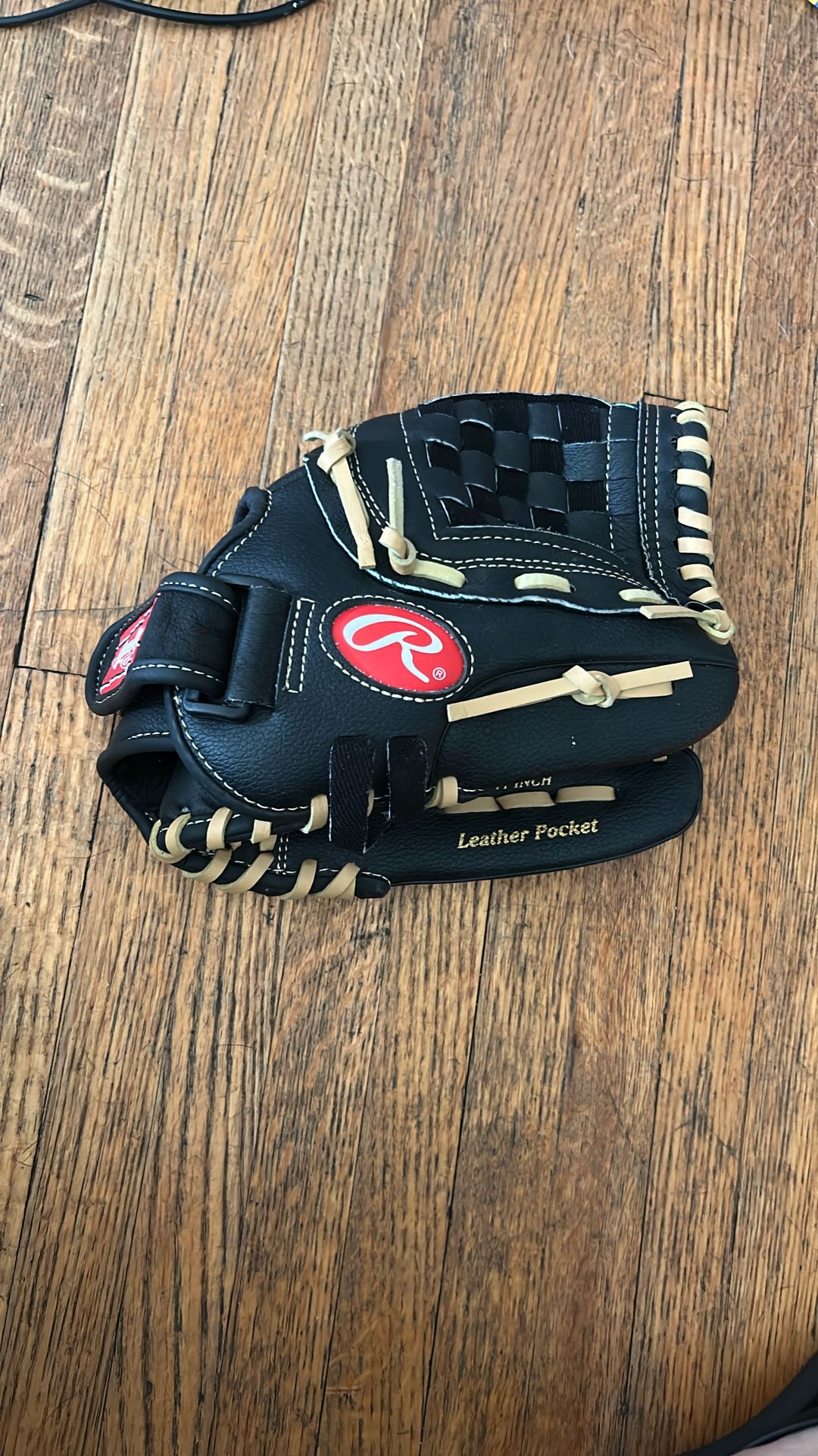 Youth Rawlings Baseball Glove