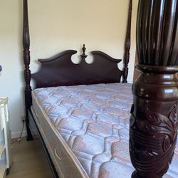 Four Poster Bed Frame - Queen Size