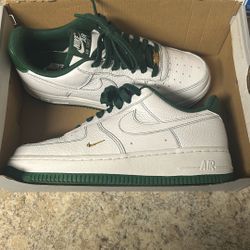 Women Size 7 Brand New Nike