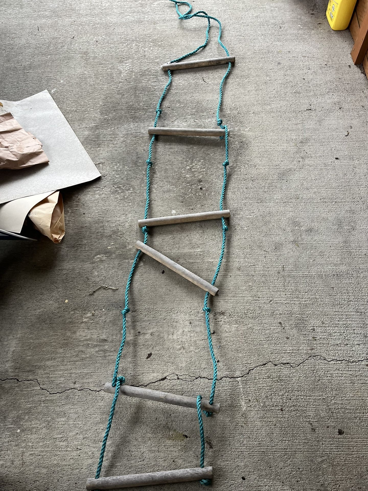 Portable rope ladder