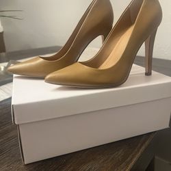 Calvin Klein Pump