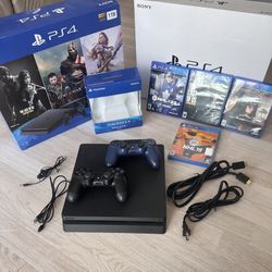 PlayStation 4 (PS4) with 2 gamepads and 4 discs