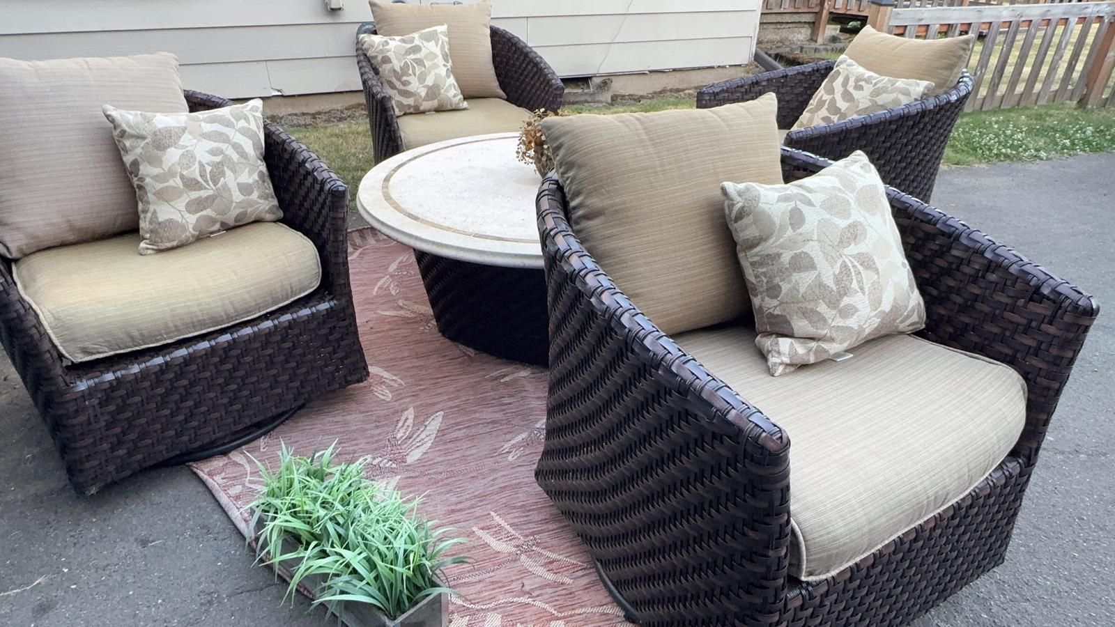 Costco Brand 5 Pieces Outdoor Furniture Set (all Chairs Are Gliding And Swivel)