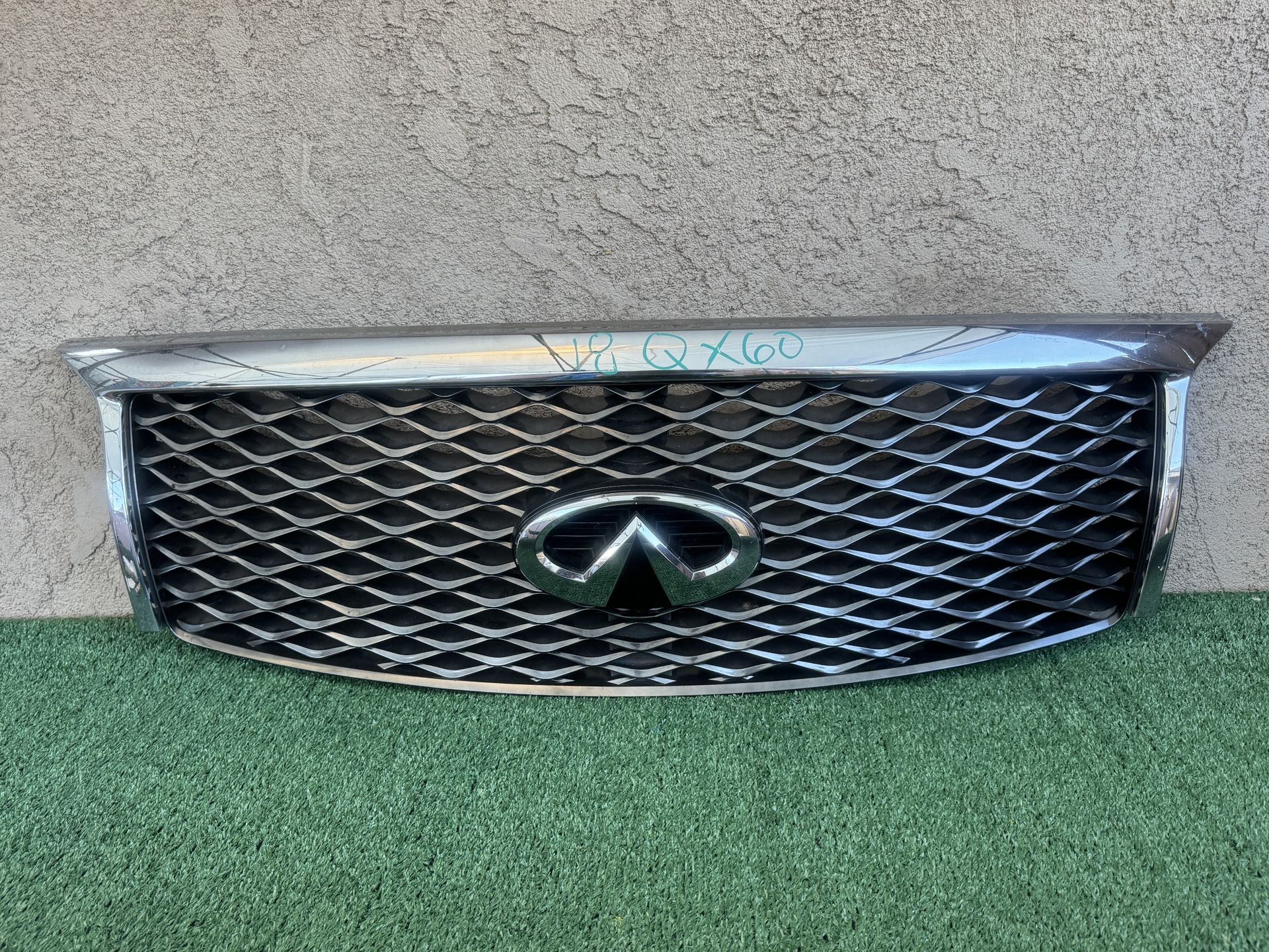 2015 2016 2017 INFINITI QX80 FRONT BUMPER GRILLE OEM