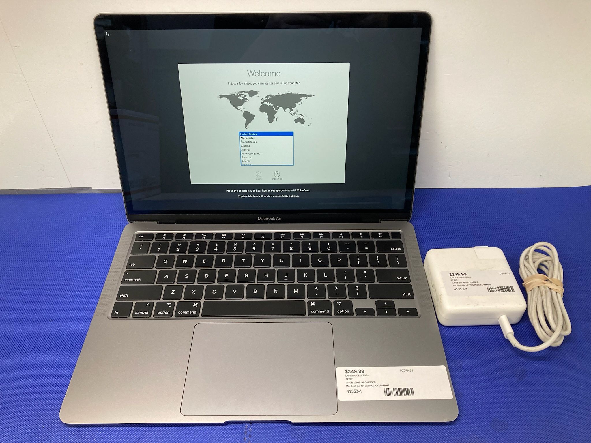 MacBook Air 13" 2020 i3 8GB 256GB W/ CHARGER