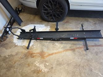 Motorcycle/dirt bike hitch carrier