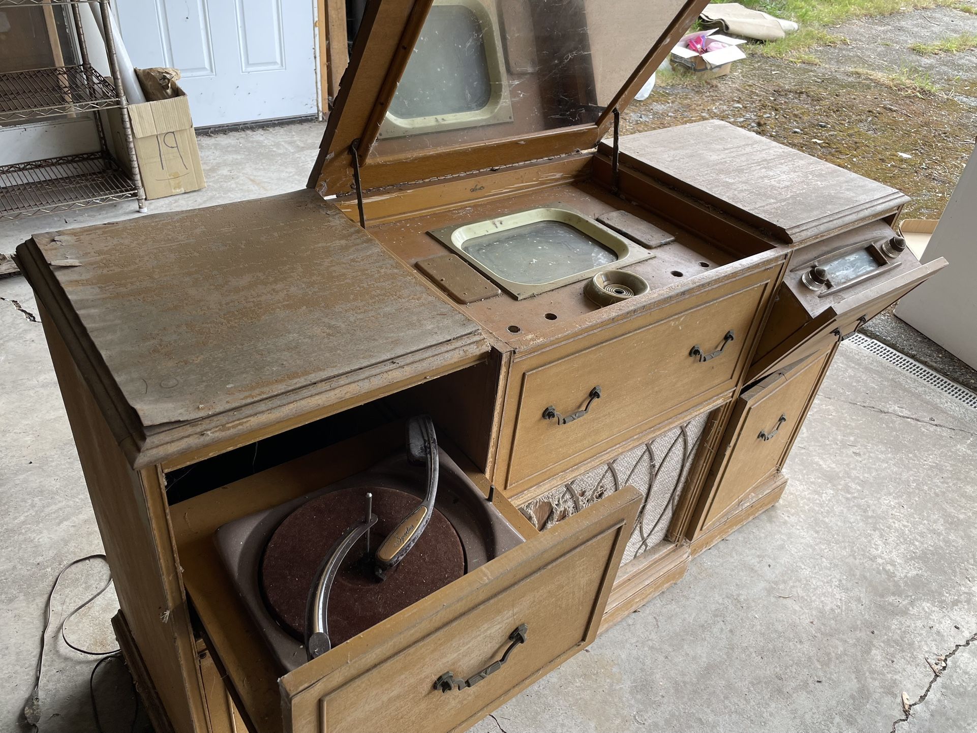 Spartan antique entertainment console