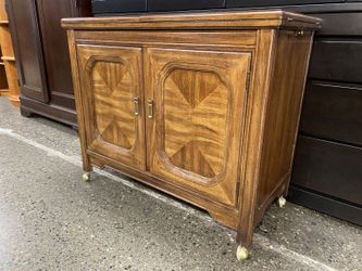 THOMASVILLE Vintage Huntley Nutmeg Flip Top Bar Cabinet