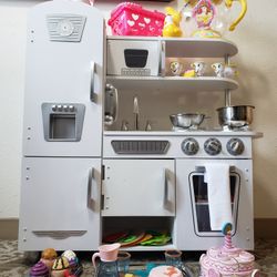 Kitkraft Play Kitchen/ LIKE NEW !