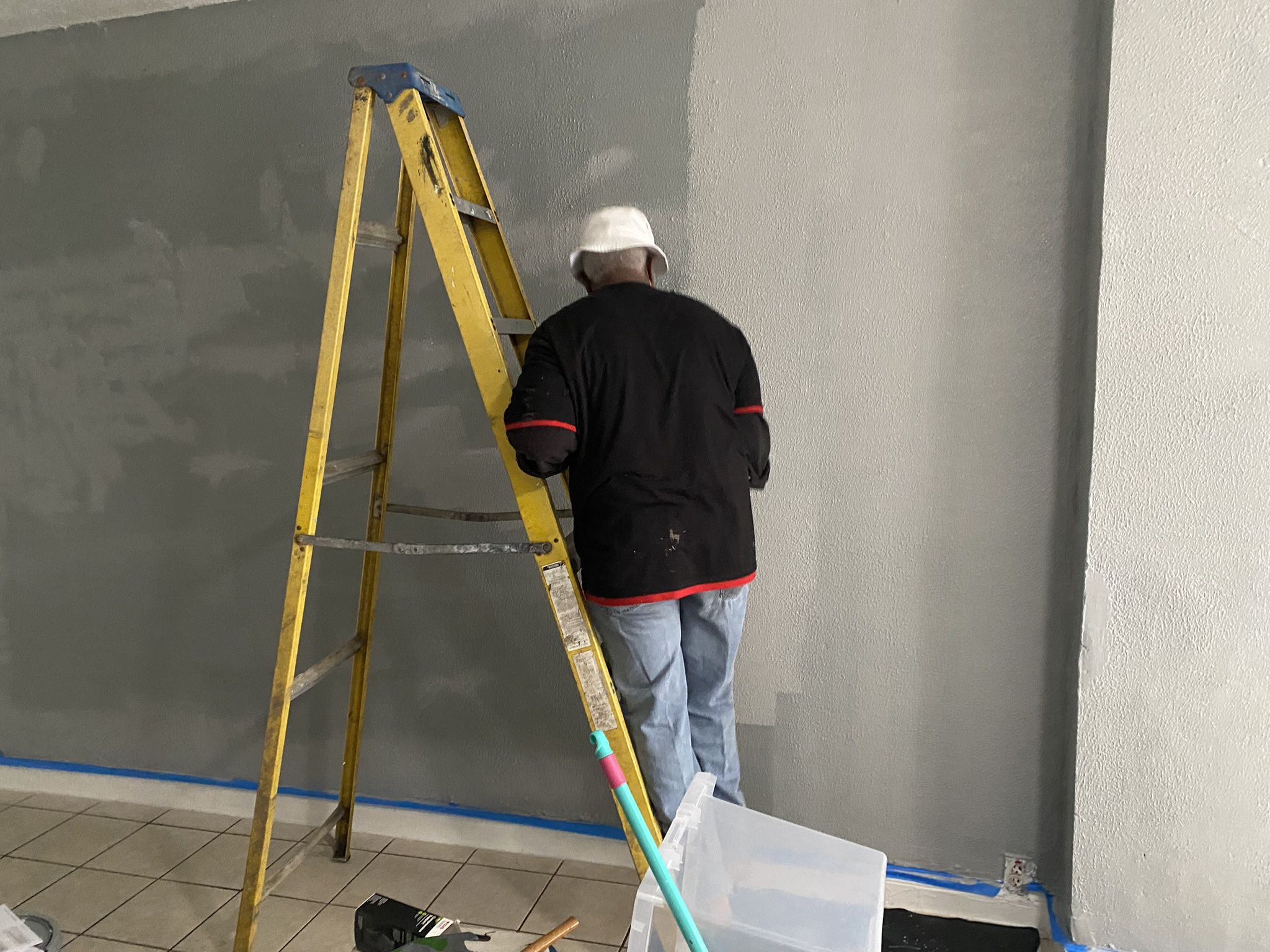 YOU NEED TO PAINT YOURE HOUSE OR PLACE WE ARE THOSE GUYS