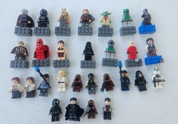 $120 - Star Wars LEGO Minifigures With 2x4 Magnet Brick Base and regular star wars mini figures Lot