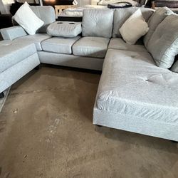 Clearance Sale ⭐️ Last In Stock ⭐️ New Beautiful Modern L-Shape Gray Sectional Sofa With Cup Holders⭐️ Finance With $0 Down ⭐️ FREE Ottoman 