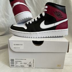 Women’s Air Jordan 1 Mid Size 7.5