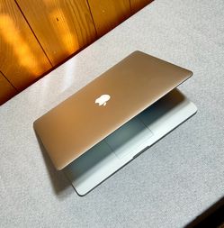 Apple MacBook Pro 15” Retina i7/16GB/500GB SSD $350