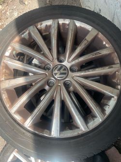 Volkswagen Alloy Wheel with Tire