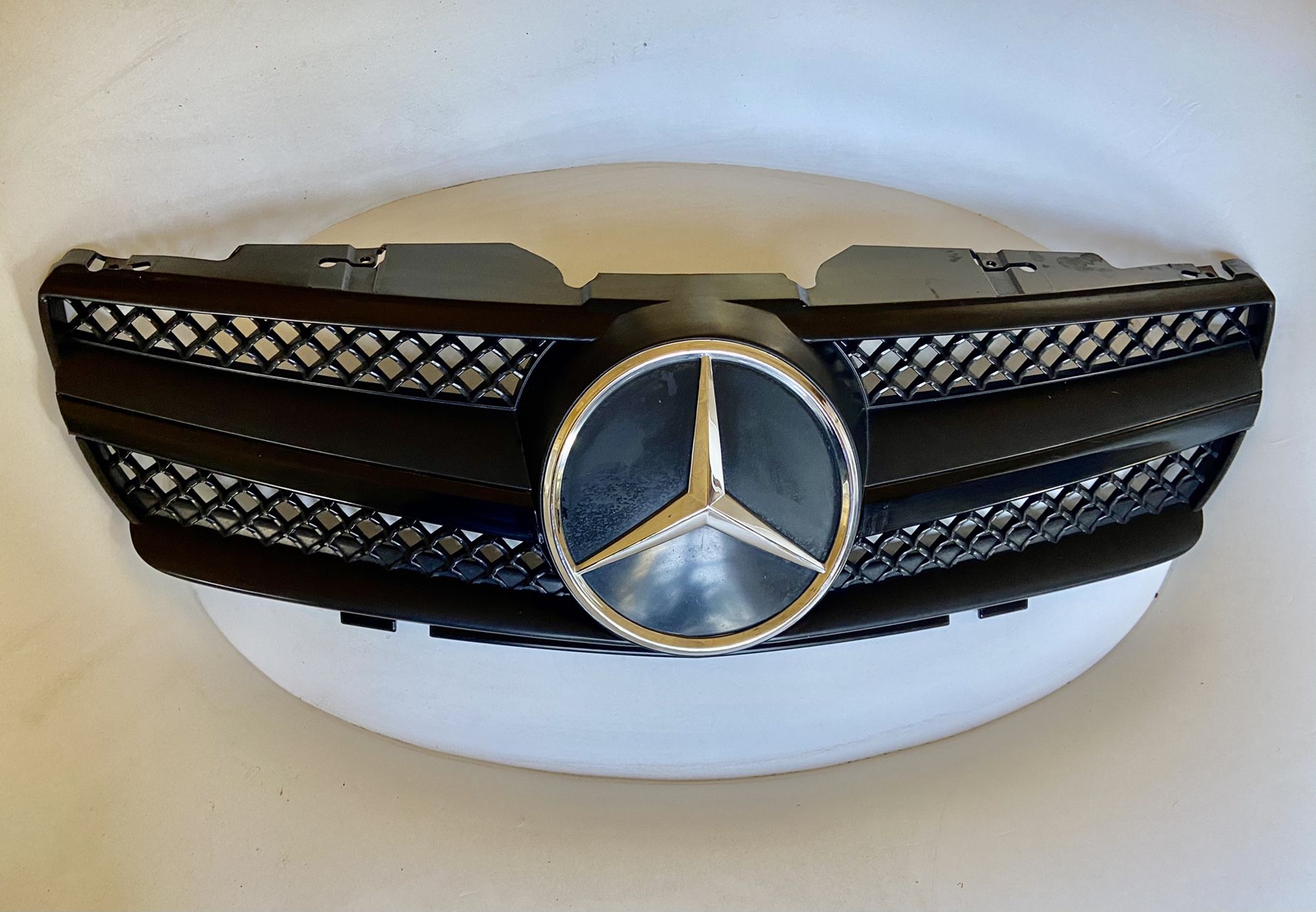 2003-2009 SL r230 single fin black updated grill for Mercedes Benz SL. $80. Price is firm. Pick up only.