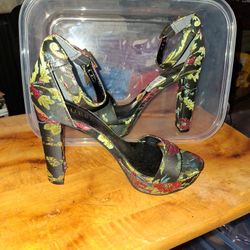Guess Floral Brocade Chucky Heel Ankle Strap Buckel